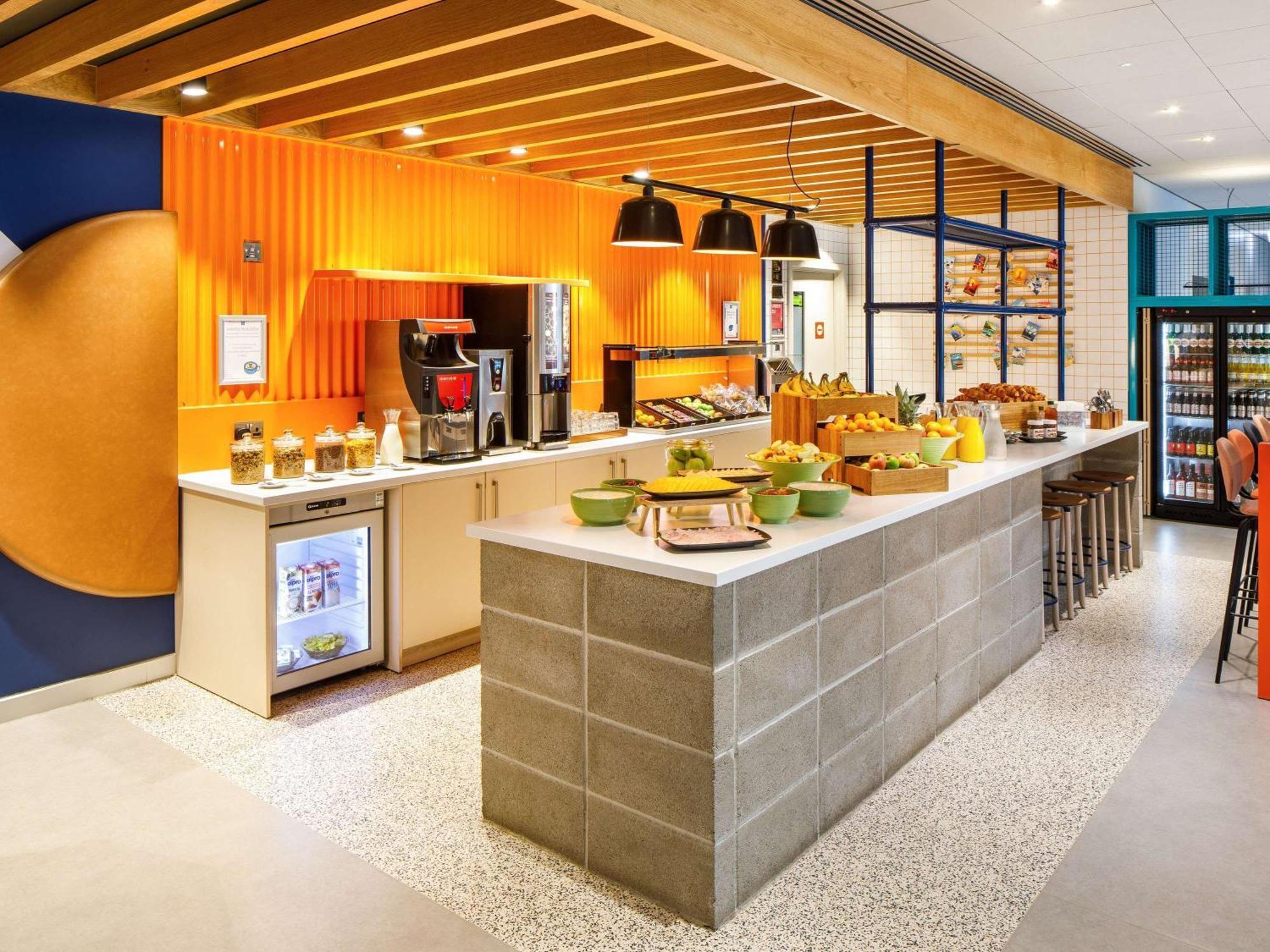 Ibis Budget Manchester Airport T2 Гейл Екстер'єр фото