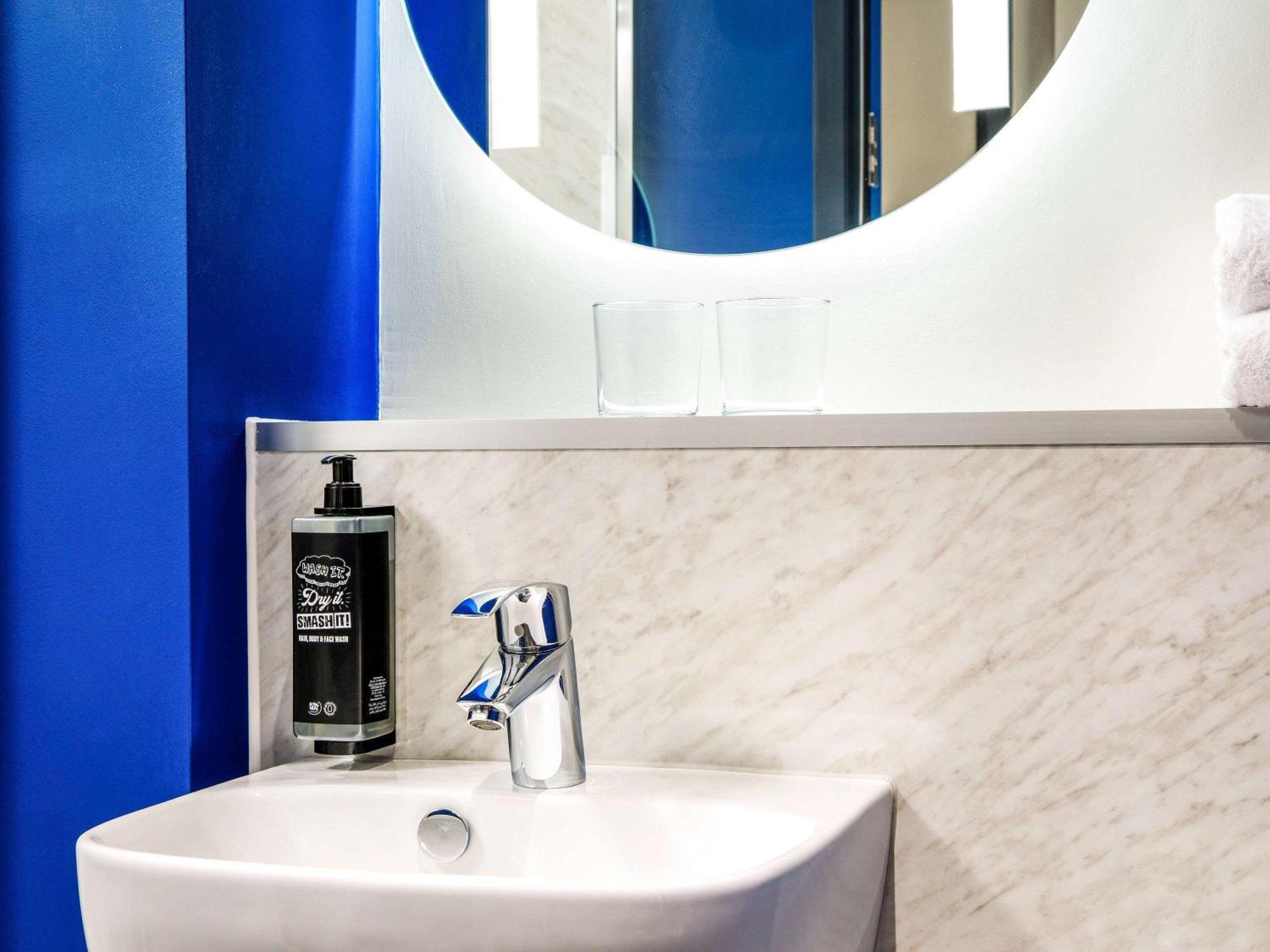 Ibis Budget Manchester Airport T2 Гейл Екстер'єр фото